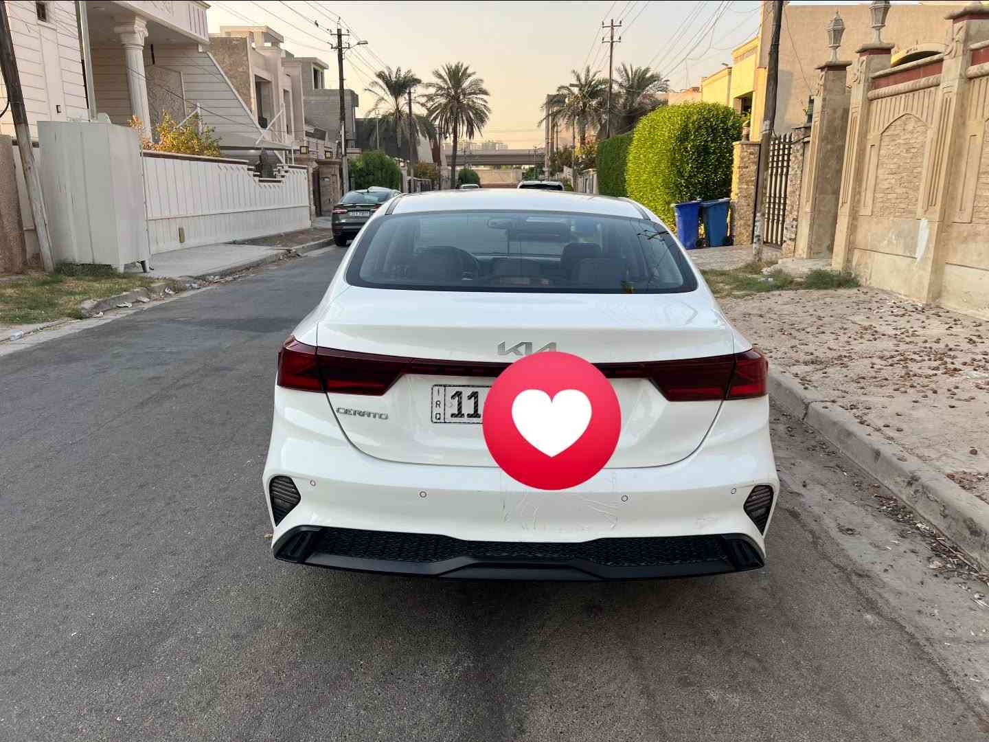 سلام عليكم عندي سيراتو 2024 نص مواصفات مكفوله من الصبغ والتبديل والفتح عدا مذكور بالفديو  المواصفات لدا امامي مكينه 2000 تحكم ستيرن حساس خلفي رقم بغداد باسمي رايده 162 وبيه مجال رقمي *********** مكاني بغداد حي الجامعه

