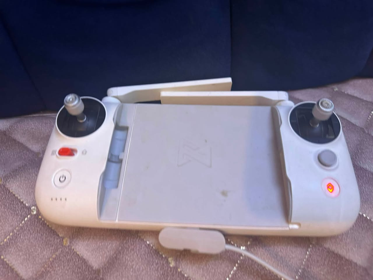 طياره للبيع  نوع fma x8tli max 
درون بيها حادث وكعت من ارتفاع يراد بس يلحم ذراع وكمنبل مال كامره وكف بس كامره شغاله عراضها ملحقاتها كلها كامله كارتونه موجوده طياره جديده صار الها ٤ اشهر من مشتريها تواصل *********** 
موقع الشعب شارع الصحه مكان تواجدي رايده ٢٧٥ الف لان محتاج وبيها مجال شيء قليل كلش 
مكلف بل نشر
