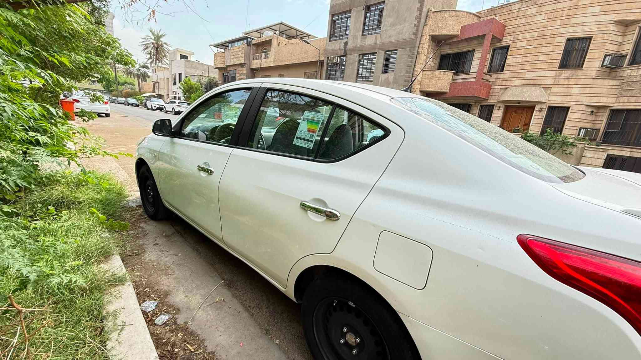 نيسان صني للبيع
فرصة للي يدور سيارة بيت اقتصادية وجاهزة للشارع:
- الموديل: 2021 | اللون: أبيض
- المشي: 105 ألف كم بس (ممشى حقيقي)
- الحالة: مكفولة كفالة عامة (محرك، كير، شاصي) والنظافة ممتازة، بيهه فقط خدوش بسيطة بالباب الخلفي.
-الرقم: أربيل (السنوية ساقطة قبل شهر - تحويل أو وكالة حسب رغبتك).
- المكان: بغداد - اليرموك
للتواصل والاستفسار:***********
