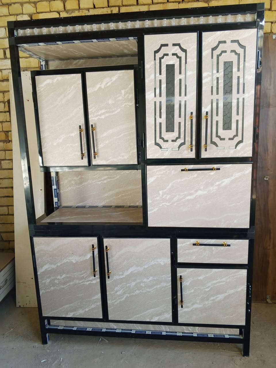 كاونتر متر ونص مع معلق 4قطع سنك متر ونص مرمر تفصال درجه اولى اخو الجديد بدون اي ضرر 
السعر 325
العنوان بغداد الشعب ***********
