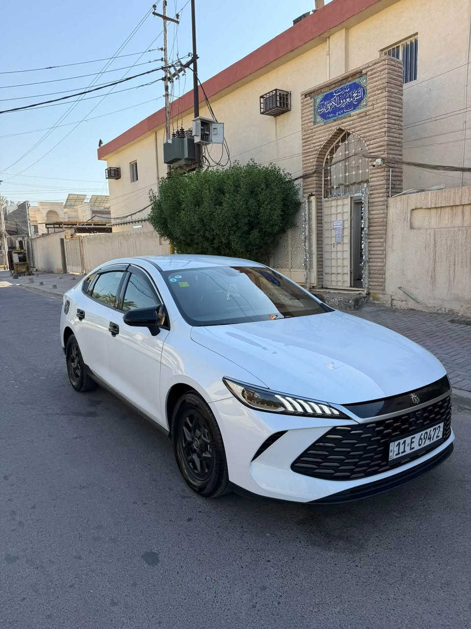 السلام عليكم عندي بي واي دي كن بلاص مكفوله كفاله عامه من البارد والصبغ عده رصعه ب جنطه ع كد اصبعين  السياره جديده كلش جاهزه بدون اي نقص  دهن قبل شكم يوم مبدله  عليها كماليات  وارضيات اصليه والشاشات مغلفه اصلي مكان السياره بغداد حي العدل عارضها 19400 مليون وبيه مجال بسيط للاستفسار ***********

