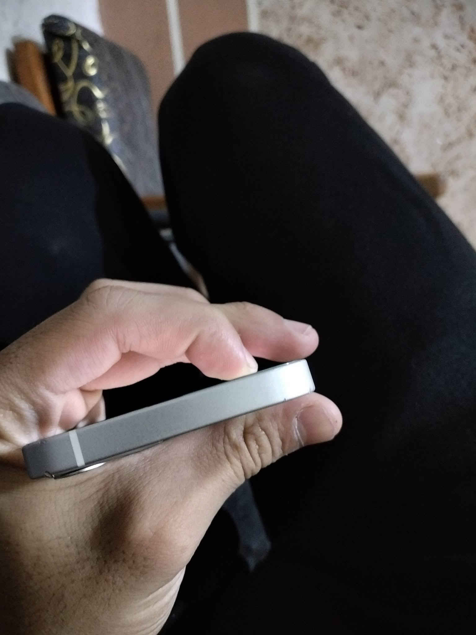 السلام عليك ايفون 12 العادي نضيف كلش مبدل بس بطاريه شراي اتصل ودلل وياه كارتونته رقمي ***********

نص مكتوب في الصور:
- ٣:٥٧
- القطع والخدمة
- تجمع Apple سجل تاريخ القطع والخدمة، وهذا السجل يعرض معلومات عن هذا الـ iPhone وحالته وتفاصيل إصلاحه. معرفة المزيد...
- سجل تاريخ الخدمة
- البطارية
- غير معروف
- بصمة الوجه
- مشكلة
- ٣:٥٧ حول الاسم < iPhone إصدار iOS < 27.0 اسم الطراز iPhone 12 mini رقم الطراز MGE43AA/A الرقم التسلسلي C7CDQA6T0GPX انتهت صلاحية التغطية سجل تاريخ القطع والخدمة الأغاني . الفيديوهات ١٧٢ الصور ٢٢٧ السعة ١٢٨ غ.ب.