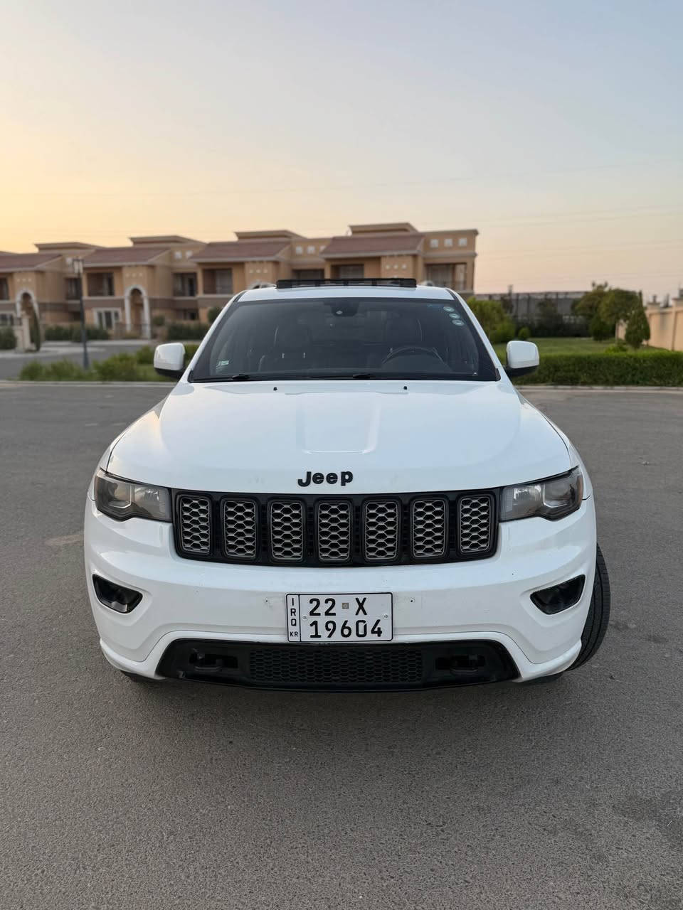 ✨ جيب غراند شيروكي ليمتد (Limited Blacktop) - مواصفات خاصة ✨
🚗 تفاصيل السيارة والمواصفات:
 الوارد: كندي 🇨🇦
 الموديل والفيئة: Grand Cherokee - Limited Blacktop
 المسافة المقطوعة: 53 ألف ميل فقط (53k mi)
 المحرك والكير: بشرط وكفالة عامة ⚙️
🔥 أبرز المواصفات:
 فتحة سقف
 كشنات كهرباء (جلد + كنتارا)
 تدفئة كشنات + تدفئة استيرن
 شاشة كبيرة
 بصمة أبواب + تشغيل عن بعد 🔑 (دبل سويچ أصلية)
 صندوق كهرباء
 رادار خلفي + نقطة عمياء (Blind Spot) + حساسات خلفية
 وباقي مواصفات الليمتد المعروفة الغنية عن التعريف
💥 حالة البودي والمكفول:
 السيارة دخلت كلين للعراق 🧼
 الحادث بسيط جداً داخل العراق: جاملغ جهة السائق + ربع بونيد
 بدون دواخل نهائياً لا صبغ ولا تعديل وبدون أي إيرباگ طاق (سليم 100%)
 الرقم: رقم أربيل/شبه مميز وحلو 🔢
سياره باسمي شرط تحويل وغرامات
📞 للتواصل والاستفسار:
*********** أربيل, العراق
