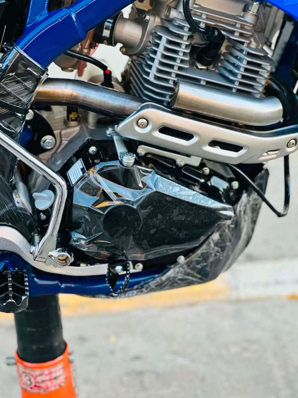 سلام عليكم عندي هاي قفاز للبيع rmz دراجه جديد أي عتل مابي موديل ٢٠٢٦ ولفين محرك 300cc لل سعر تعال خاس رقم تليفون ***********مكان كركوك
