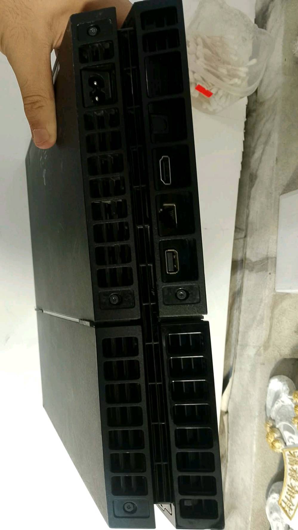 بلايستيشن 4 Fat للبيع حالتة نظيفة جدآ 

🔹 يد PS5 DualSense + يد PS4 تجارية 
🔹 كامل الملحقات
🔹 بي 3 او 4 العاب داخلية
🔹 حساب أمريكي 🇺🇸 + اون لاين 
🔹 وياه 3 ألعاب أصلية أقراص
🔹 ذاكرة جهاز 860 لو 900 
💿 FIFA 20
💿 Mortal Kombat 11
💿 Fc 25
Tomb Raider
🎮 ومن الألعاب الموجودة:
FC 25 + Life is Strange 2 + Call of Duty + Rainbow Six Siege + Fortnite وغيرها. للمعلومة حساب كول اوف ديوتي والفورت نايت صارف عليهن وسكنات قوية