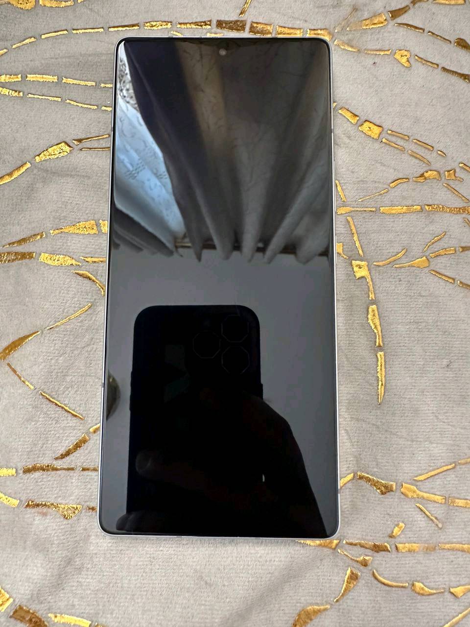 للبيع هاتف Infinix Note 50 Pro 🔥
الحالة:99٪ نظيف جداً استعمال 3 أشهر فقط 
الذاكرة: 256GB
الرام: 8+5 GB 
الشاشة: 6.78 AMOLED 144Hz
البطارية: 5200mAh شحن سريع 90W
الملحقات: كارتون + شاحن أصلي + كفر
 +شاحن واير لس. ملاحظة: بيه خدوش بسيطة جداً مو مبينة بالاستخدام
السعر: 245,000 دينار قابل للتفاوض البسيط
المكان: كربلاء الهندية طوريج
للجادين فقط