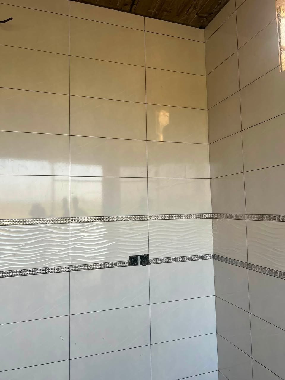 سلام عليكم خلفه سيراميك شغل نظيف بإشراف هندسي رقم الهاتف تواصل واتساب ***********
