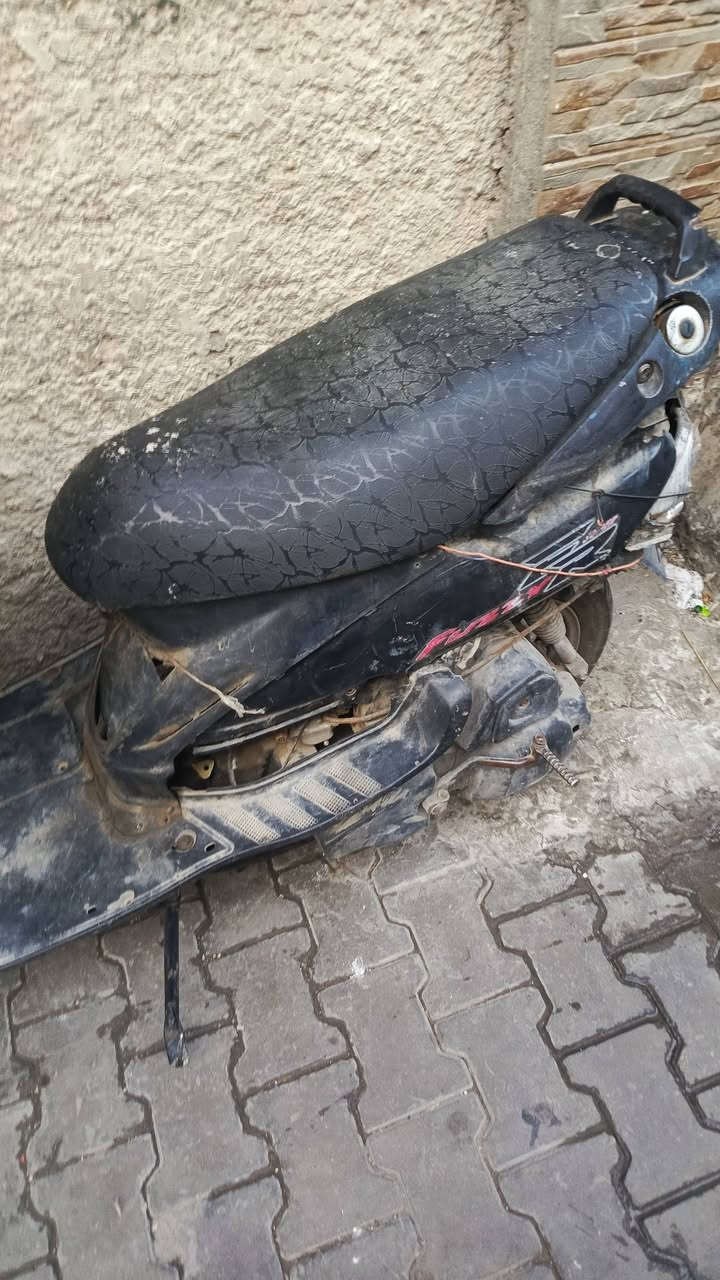 سلام عليكم شباب دراجه فضائي شغاله محرك يخبل شلعه ومعدل مال روحه ورجعه كلشي شغال بيهه بس نقص كعكه مال صالنصه سعر 125 مكان النهضه ***********
