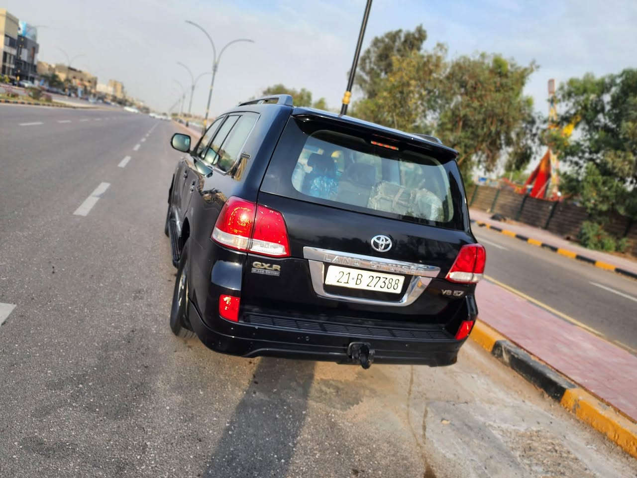 للبيع Toyota Land Cruiser 
الموديل: 2011
• الفئة: GXR بريم
• المحرك: V6 سعة 4.0 لتر
• القير: أوتوماتيك
• الدفع: 4×4
• المكيف: أمامي وخلفي 3 قطع
• المقاعد: 7 ركاب
• گير ومحرك كفاله 
• كشنات جلد
• بصمة تشغيل
• حساس خلفي أمامي
•بصمه باب السايق والصدر والجنطه
• تحكم ستيرن
•ايرباكات سليمه 
• كاميرا خلفية
• شاشة شادلها تاب وموجوده الأصليه مالتها
• تحكم كهربائي بالمقاعد
• دبل
•ثلاجه بيها السياره 
• السياره ستوني مسويلها أدامه كامله متصرف شي عليها 
•رقم سياره شمالي تحويل ثاني يوم سنويه بأسمي 
• ضرر السياره صبغ دور مال تاير وبخ باب السايق و الورا توضيح فقط بخات كارت
📍 الموقع: النجف
💰 السعر: 270 وبيها مجال
📞 للاستفسار: ***********
ملاحظة: المواصفات حسب الموجود بالسيارة، والمعاينة خير دليل
