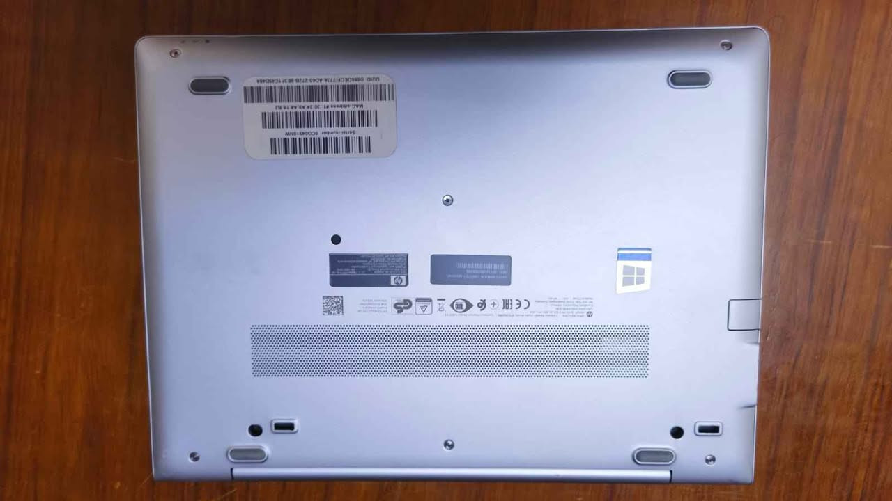 ماركه HP اللوكو الجديد

المعالج (CPU): AMD Ryzen 3 PRO 3300U .

الذاكرة العشوائية (RAM): 8GB DDR4.

التخزين (Storage): SSD بسعة G256

كارت الشاشة (GPU): AMD Radeon Vega 6 G

الشاشة: بحجم 14 بوصة بدقة Full HD

البيسي نضيف ويحتوي على العلامة الجديدة للhp ممتاز للتصفح والقرائة يحتوي على شاشة الخصوصية ويشغل العاب متوسطة 
المكان الدوره ابوا طيارة 

السعر 350 الف دينار عراقي 
للاستفسار *********** بغداد, العراق
