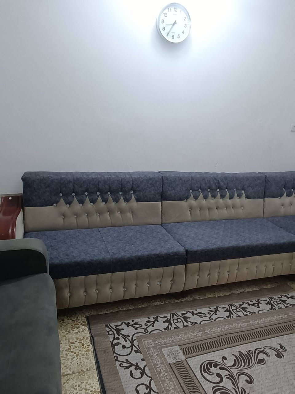 السلام عليكم ديوان ومرجوحة للبيع للاستفسار الاتصال على الرقم ***********
