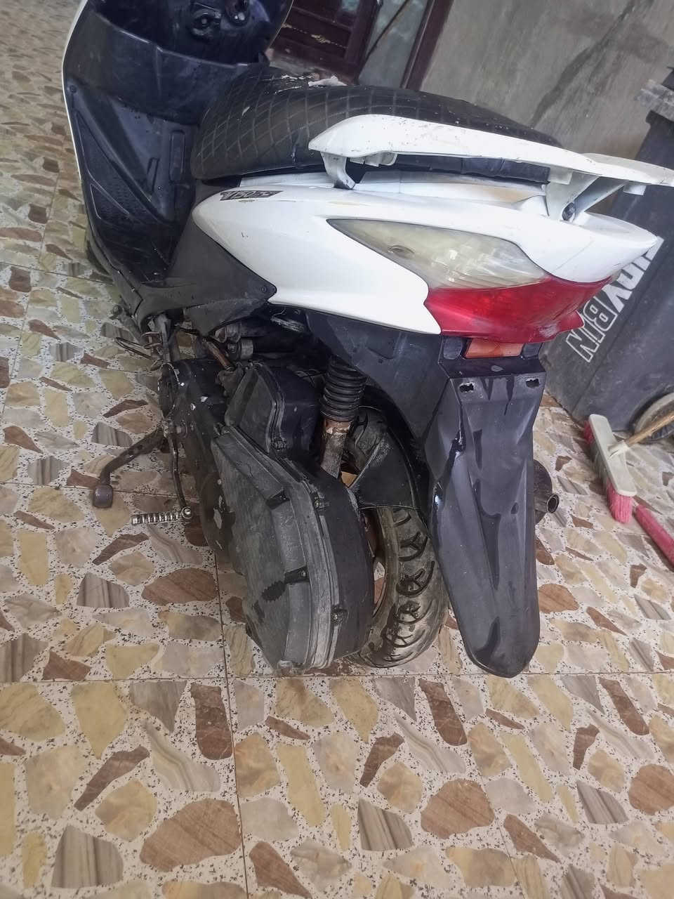 للبيع  ادرس حديث 
شغالة محرك ناعم لاتنقيص لاتبخير 
سلف هندر شغالات 
اشاير هورن شغالات   الدشبول طافي نقص فيشة فقط 
السعر 180
الشراي يتصل ***********

اني مكلف بالنشر
