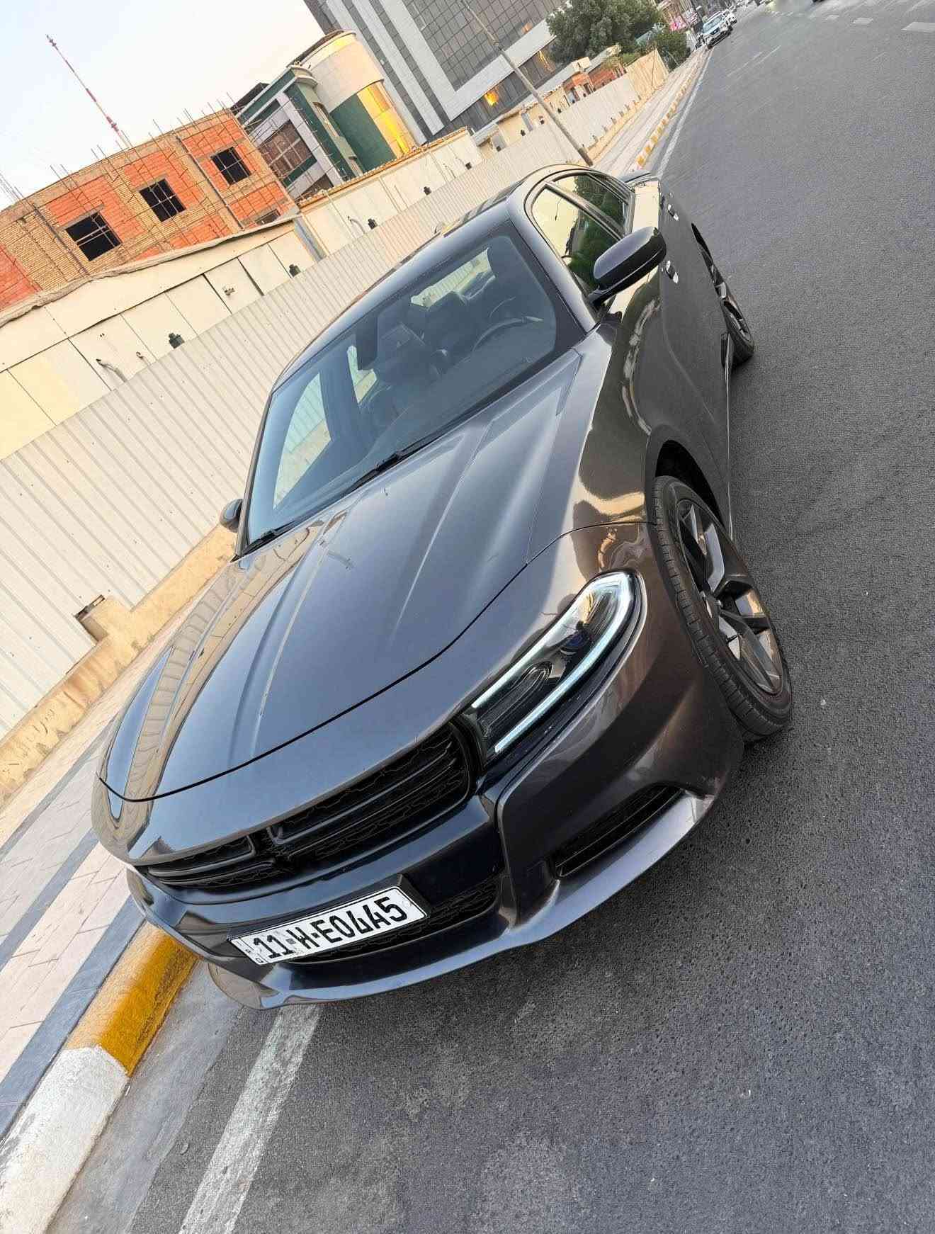 السلام عليكم للبيع جارجر امريكي موديل 2018  SXT Plus فول مواصفات عدا الفتحه 
الحادث جاملغ امامي مبدل ومصبوغ وباب السائق مصبوغ ونص الباب الخلفي مطابقه لون فقط بدون اي ضرر بيها مكانين بسيطات بارد 
بيها ايربك وراجع سستم كامل 
كير ومحرك مكفولات 
حجم المحرك 3.600 ماشيه 106 كيلو متر حقيقي صدر امامي خلفي جديد تخم تاير مابيها اي نقص السيارة شاديلها عدسات وبيها ضمان 
صور الحادث مرفقه مع السونر
السعر 180 ورقه وبيها مجال 
بغداد السيدية او حي العامل  
*********** بغداد, العراق

