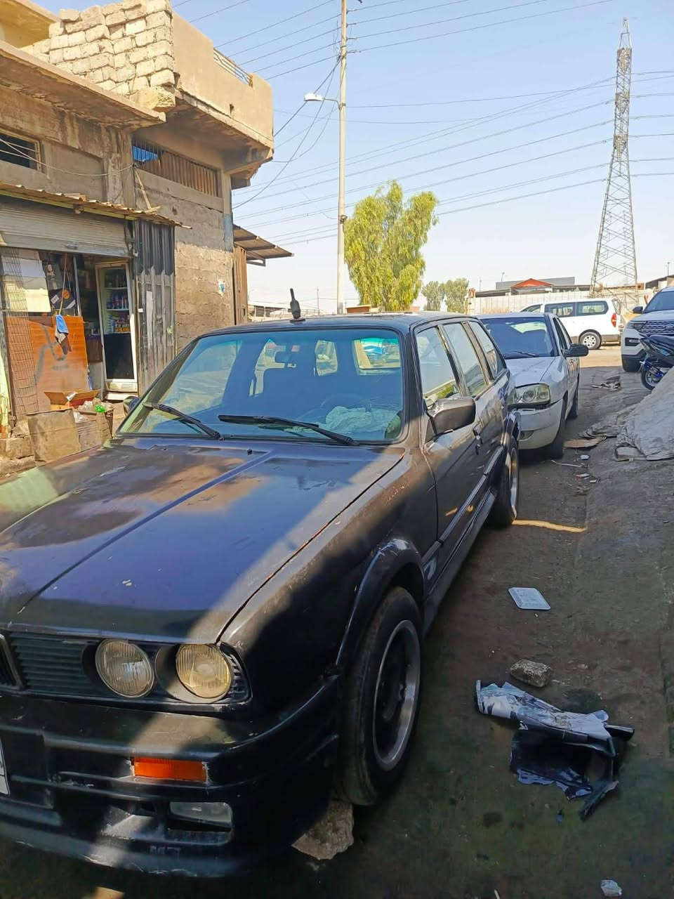 السلام عليكم 
BMW
زعرة ستيشن موديل 1991 كير ومحرك شرط بس بيها صوت جكجكة بالمحرك صوت بطل طخمها تعبان داخلها حلو سيارة رياضية 
سنوية 2026  رقم نينوى الماني بيها كابون ورقي متوقف تحول او تسوي وكاله گبل وتفعلو شرط تتكاتب مع الشرعي تريد تحويل تريد وكالة سعرها 15 ورقة وبيها مجال للطيبين..
للاتصال *********** بي واتس اب
