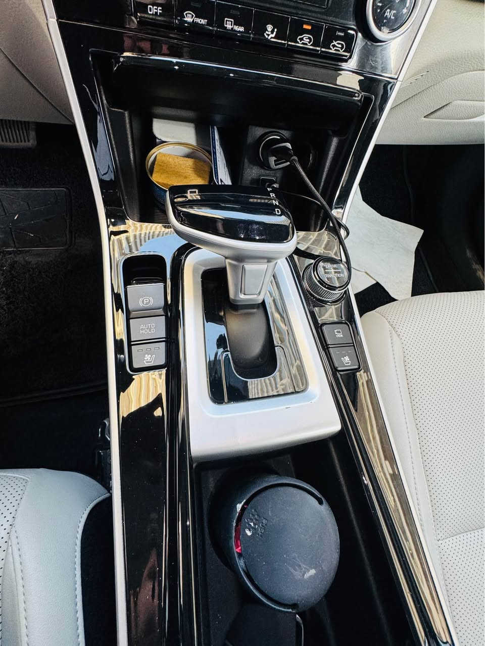 سلام عليكم :
🚘 كيا سيلتوس (Kia seltos)  2024 للبيع لون ابيض صدفي ملكي 
. وارد خليجي وكالة
. رقم اربيل الجديد الانكليزي باسم شركة ( وكاله مجانيه )  
. محرك 1.5 اقتصادي 
. كير اوتوماتيك 
. عداد المسافة : 8000 الالف كم 
مواصفات السياره: 
 . حساس (امامي - خلفي ) 
. سقف بانوراما بالكامل (طكتين ) 
. مود درايف 4
. كشنات جلد (تبريد ) 
. اناره LED داخليه (بلادي ) مع السماعات 
. اوتو هولد (توقف بالازدحام )
. عرض الكاميرا الخلفيه  
. هاند بريك كهربائي ( بصمه )   
. بصمة ابواب وتشغيل عدد 2 بصمات مع كتلوكاتها واوراق الشركة كاملة 
. شاشة تدعم  (ابل كار بلاي او اندرويد اوتو )
. تحكم ستيرن كامل جهتين شاشة كبيرة ديجتال متصلة 
. يدات ابواب نيكل +ويل كروم تيتانيوم
. قطعتين تبريد
. حساس تاير (يعرضلك كل تاير شكد بي) 
. كامره خلفية دواره 
. المرايات الجانبية شفط 
 💸السعر (170 ورقة) 💸 وبيها مجال بسيط 
السبير والعدة مالتها مانازلات من الشركة 
السياره نظيف وبحاله الزيرو 
🔴 مكفولة من الصبغ والضربه والرصعات ) عدا بارد بسيط بالباب الخلفيه عكس السايق 
مأشر عليه بالصور 
. مكفولة كير ومكينة 
. تبديل الدهن والفلاتر كله بالشركه  
📍مكان السياره بغداد (المنصور ) 
اي استفسار تواصل واتساب او الاتصال
(***********) Colombo, Sri Lanka
