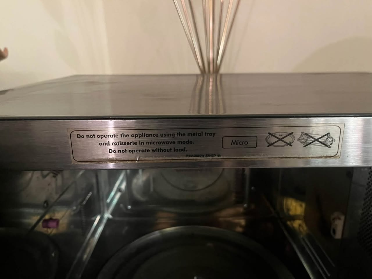 مايكرويف LG للبيع حجم جبير شغال كلشي مابي فقط دكمه التشغيل شويه تعلق بس تشتغل مو عاطله مكانه بغداد السعر 75 للاستفسار ***********
