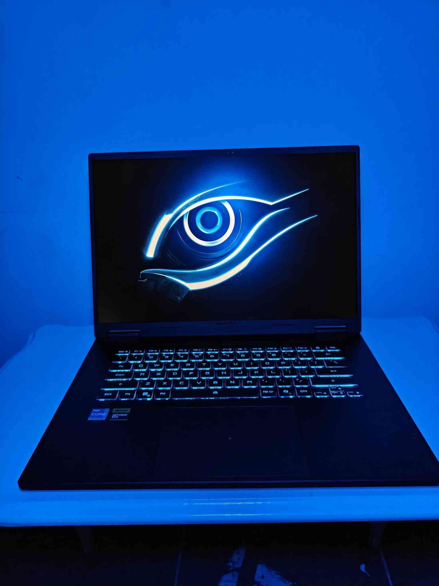 🔥 Gigabyte A16 – قوة المعالجة والأداء الحديث! 🔥

💻 المواصفات التقنية:

🧠 المعالج (CPU): Intel® Core™ i7-13620H (الجيل الثالث عشر، 10 أنوية / 16 مسار، تردد يصل إلى 4.90 GHz لمعالجة فائقة السرعة)

🎮 كرت الشاشة (GPU): NVIDIA® GeForce RTX™ 5060 (بسعة 8GB GDDR7) + Intel® UHD Graphics (أداء جبار وتقنيات حديثة لتشغيل أقوى الألعاب والتصاميم)

⚡ الرام (RAM): 16GB DDR5 (ذاكرة فائقة السرعة لسلاسة مطلقة في إنجاز المهام المتعددة Multi-Tasking)

💾 التخزين (Storage): 512GB PCIe NVMe M.2 SSD (سرعة استجابة خاطفة وإقلاع فوري للنظام والبرامج)

🖥️ الشاشة (Display): 16.0 بوصة بدقة WUXGA (1920x1200) أبعاد 16:10 بتردد 165Hz IPS (تفاصيل حادة، ألوان رائعة، وسلاسة عالية في الألعاب)

✨ حالة الجهاز: زيرو / نظيف جداً بحالة ممتازة (بەکارهاتووی خاوێن و بێ کێشە)، خيار مثالي للألعاب الحديثة، صناعة المحتوى، البرمجة، والتصاميم الهندسية.

📞 للتواصل (واتساب أو اتصال): ***********

📍 العنوان: كركوك – بنجا علي (کەرکوک – پەنجا عەلی)

🏢 متجر خبيب للابتوبات
