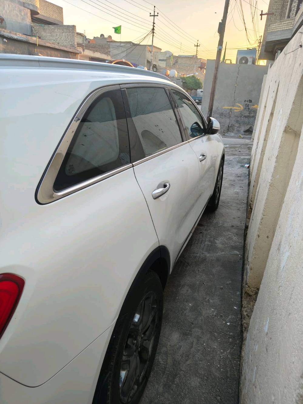 سورنتو 2017 

بصمة تشغيل

بصمة ابواب

حساسات خلفي وامامي

كامرة خلفية

محرك ٦ سلندر 

وباقي الموصفات معروفة 

بيهة باب بارد ورة الصدر