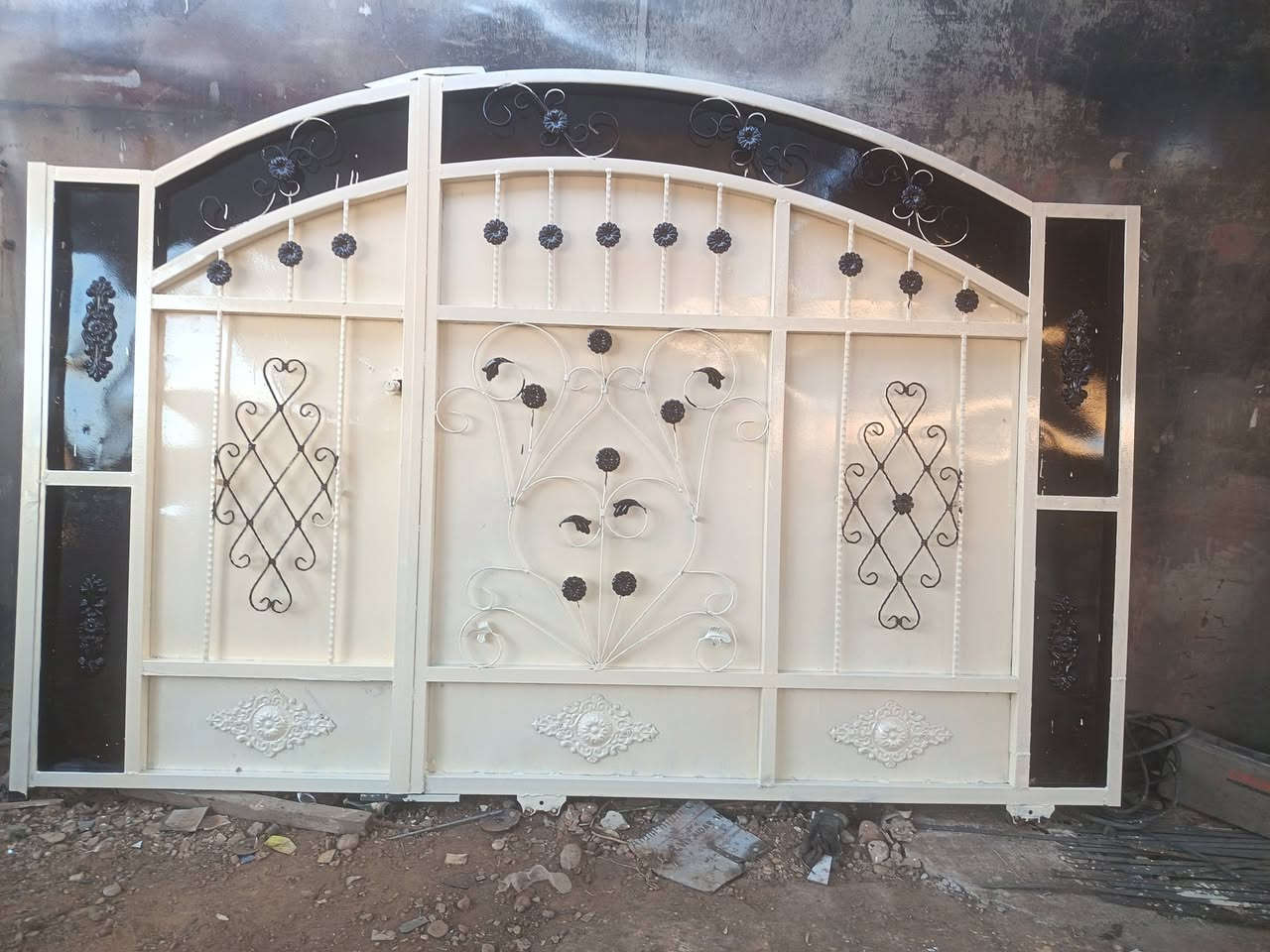 باب سلايت درجه اولى قياس ٣ أمتار و ١٠ سانتيم السعر ٢٢٥ الف اليريد يجي خاص او يخابر ***********
