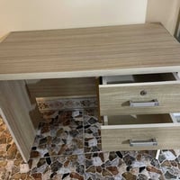 ميز مكتبي
