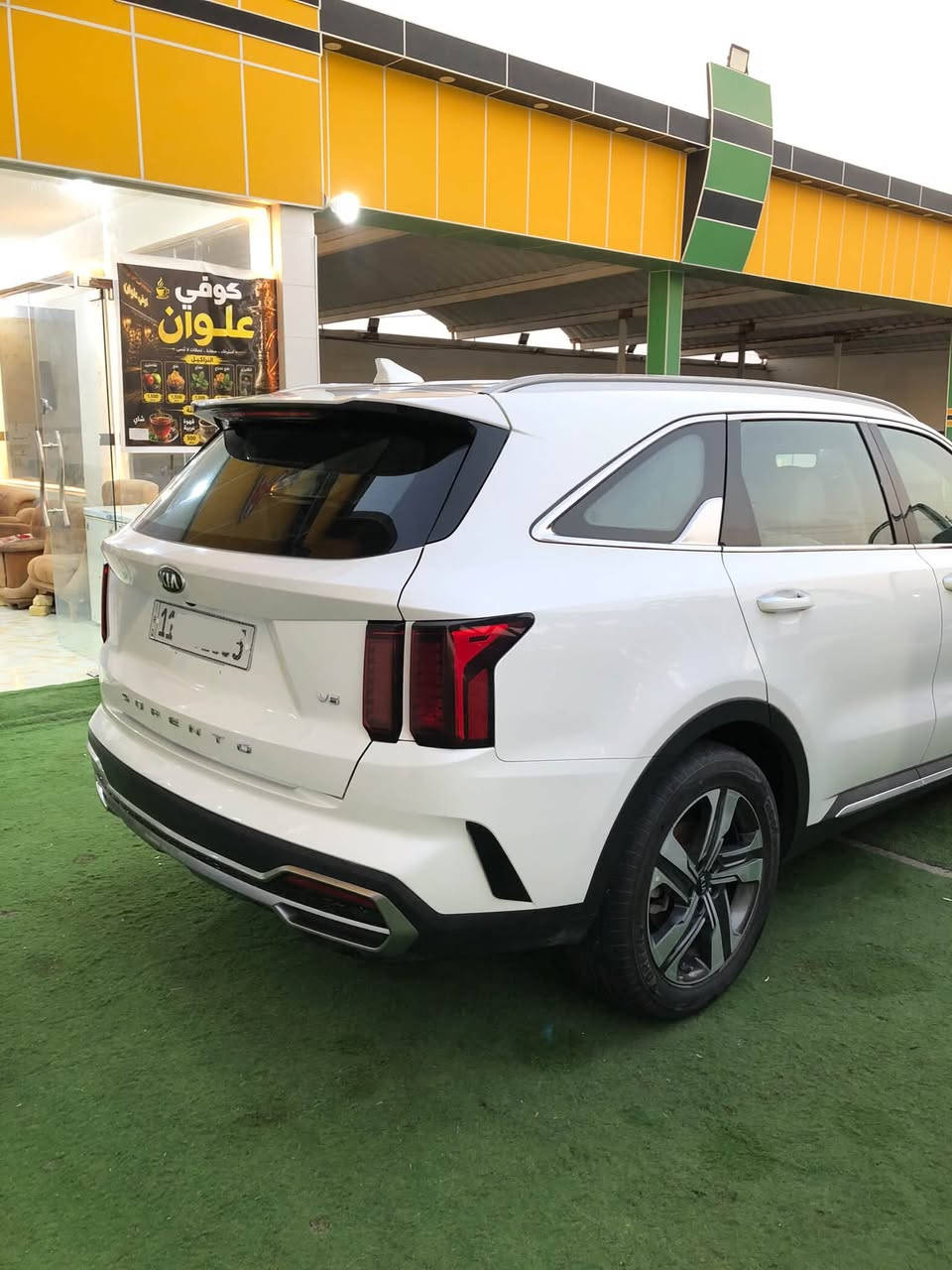 سورنتو موديل 2021 خليجي ماشية 90 الف بيها ضربة چاملق جهة السايق مبدل اصلي وبارد بالبنيد وعشرا سنتين بارد باب سايق محرك 6 سلندر كراسي جلد كهرباء جنطه شفط السعر 240 وبي مجال .للاستفسار الهاتف ***********. غير متواجد على فيسبوك
