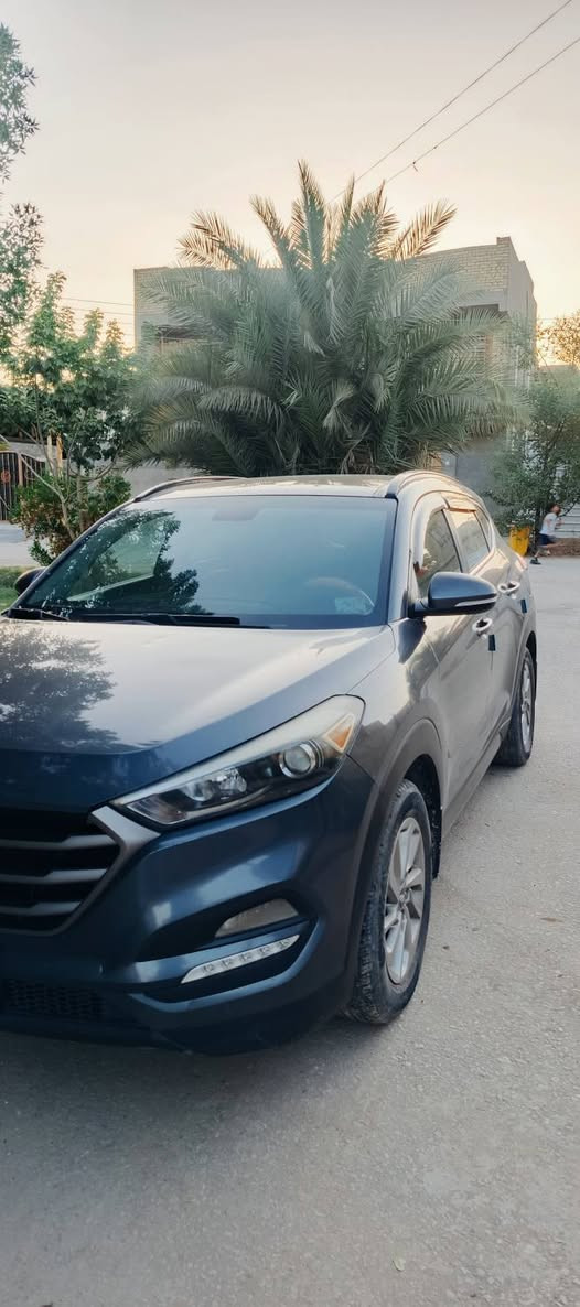السلام عليكم ورحمة الله
Hyundai Tucson 2016 AWD فول مواصفات
وارد امريكي ضرر بنيد فقط مبدل أصلي 
بدون لغد أو شاصي أو دواخل . . 
رقم بابل ألماني ( سنوية غير نافذة ) تحويل مباشر
- محرك 2000 GDI  بلادي بدون دونز أو تنقيص
- بصمة تشغيل + أبواب + جنطة
- ترحيب عند الاقتراب
- لايت Auto 
- لد نهاري أمامي 
- مرآة تعتيم وسطية + حساس دخول كراج المنزل
- بانوراما
- وضعيات قيادة ( Sport + Normal + Eco ) 
- وضع تثبيت السيارة بالمنحدرات 
- فول تحكم ستيرن 
- كروز تثبيت سرعة 
- أوامر صوتية ( إتصال + موسيقى + Gps ) 
- تدفئة بالمقود 
- سستم صوت Bose بلادي 
- تحكم تبريد منفصل ( مناخين ) 
- رادار جانبي بالمرآة + إشارة Led
- حساس اصطفاف عند الرجوع للخلف 
- شاشة كار بلي + كاميرا دوارة 
- حساس ليلي نهاري للتحكم بإضاءة الدشبول
- داخل أسود يجي فقط بالفوول 
- كشنات جلد + تدفئة بالكشنات
- كشن السائق كهرباء 6 حركات
- تبريد خلفي 
- صندوق كهرباء ذكي ( يفتح عند الاقتراب ) 
- حساس إطار لقياس ضغط الهواء
- أريل نفكيشن 
_ السيارة عليهه إدامة كاملة من منظومة البنزين وغرف الإحتراق + تبديل فيت بم وفلتر . . 
_ إدامة لمنظومة التبريد ( تبديل راديتر أصلي + ماء بريستون ) 
_ تبديل بلكات مطابق لرقم الشاصي 
_ إطارات جدد + باتري 
السيارة جداً نظيفة داخل وخارج 
للإستفسار فقط الاتصال على الرقم ‏‪***********‬‏
