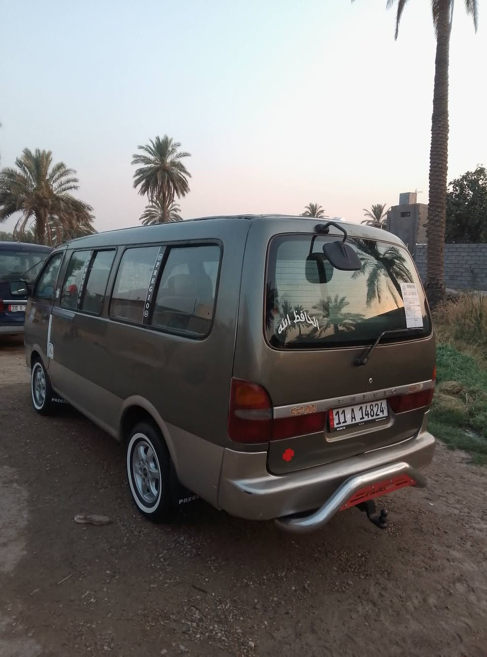 سلام عليكم
سيارة بريجو للبيع
موديل 99 
محرك كير اكسن مكفولات مال حاويه 
كهربائية جدد اتخم تاير تنته جديده مال حاويه 
مكان ابوغريب .***********
