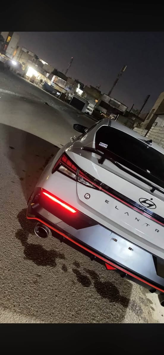 �🚗 للبيع هيونداي إلنترا N 2025 – اللون سموك 💎
ممشى 2000 ميل فقط… شبه جديدة وكأنها خرجت من المعرض 🚀

هذه السيارة مخصصة لعشاق الأداء والسرعة والتميز، مع تصميم رياضي يخطف الأنظار من أول لحظة.

فل كامل N مجهزة بكل الكماليات الفاخرة:

 • شاشة لمس كبيرة ونظام ترفيه متطور 🎵

 • حساسات أمامية وخلفية لتعزيز الأمان بالكامل ⚡

 • أنظمة قيادة NGS لتجربة قيادة رياضية خارقة 💨

 • مقاعد فاخرة ومريحة مع خامات عالية الجودة

المحرك والجير والمكانيك في أفضل حالة، كل شيء شبه جديد وكأنها طالع من الوكالة 🏁

كل رحلة معها متعة لا توصف، سواء على الطرق الطويلة أو المدينة، أداء وسلاسة لا مثيل لها.

السيارة مخصصة للجادين الذين يعرفون قيمة الأداء والتميز ويبحثون عن تجربة قيادة لا تُنسى 🚗💥

📍 المكان: بغداد – حي العامل

📞 للتواصل: ***********
