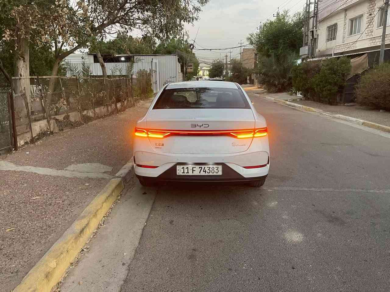 كن بلاس 😍
داخل زيتوني 
غراضهه كامله 
بصمه+كارت 

ماشيه2000  كم

سياره نظيفه  وجديده عدا 
تعديل BDR صغير بالجنطه

مرقم بغداد كامل بأسمي 

السعر 20 مليون ✅ قفل قفل 

السياره
 📌مكانهه بغداد حي الجهاد 

***********
***********
