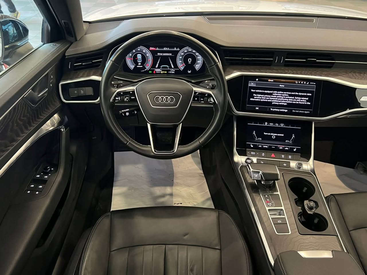 Audi A6
بدون صبغ بدون أرباك 
سياره جاهز رقم اربيل
سعر345$
موبايل /***********/***********
