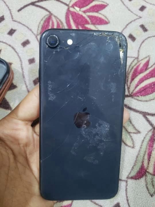 ايفون SE 3 • ٦٤ • بطارية ٨٠٪