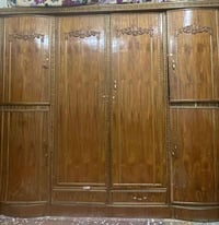 عندي كنتور ٤ بيبان وكاونتر هو ملحق ماله طباخ نضيف طخم قنفات ٨ مقاعد  ا...