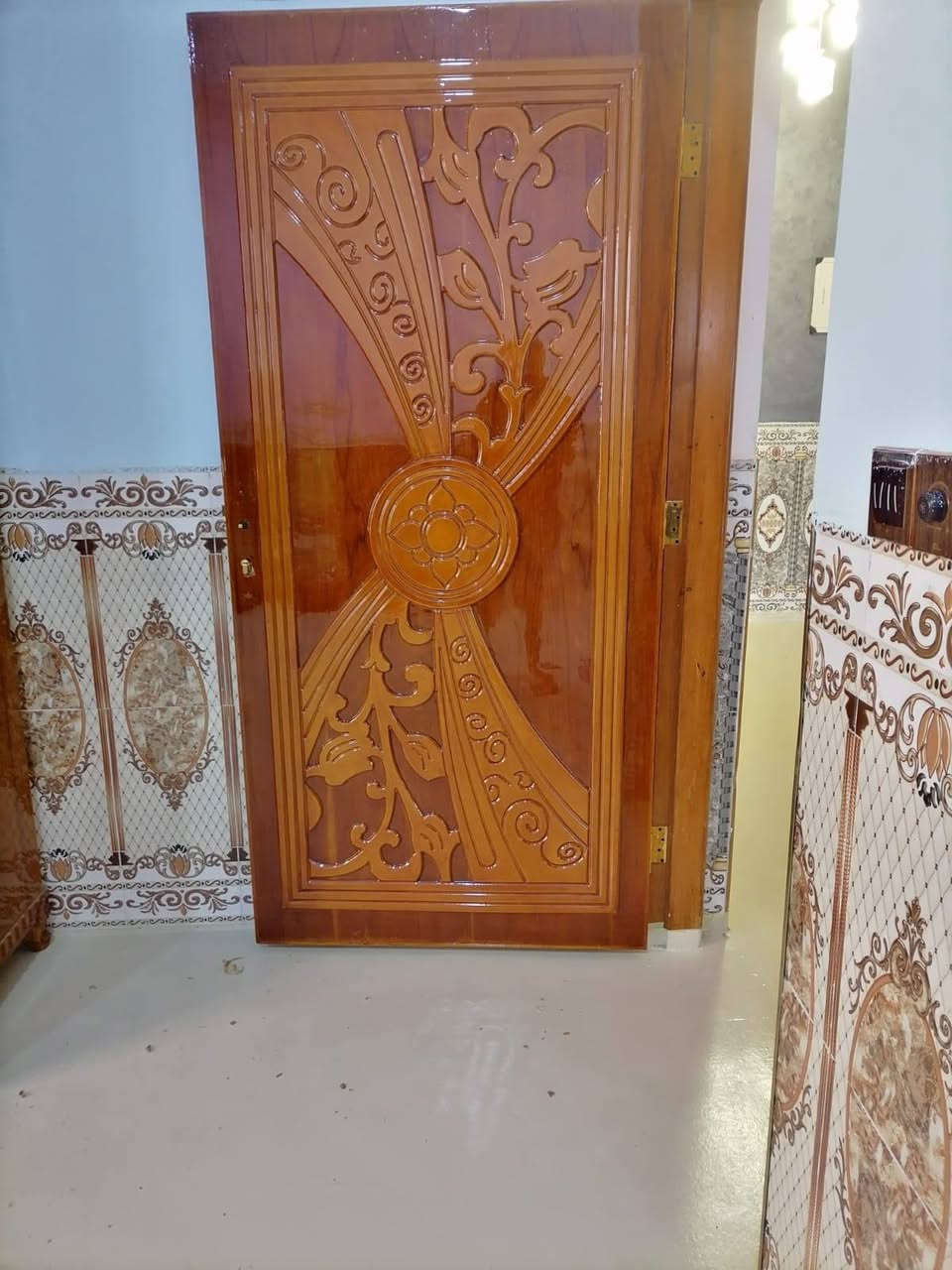 سلام عليكم اني صباغ مال غشاب وهاذه شغلي شتغل بيبان غرف نوم بوفيات كناتير وسعاري مناسبه وشغلي درجه والا وشتغل مستعمل وجديد صباغ متنقل وهاذ رقمي الاستفسار ***********بي وتساب
