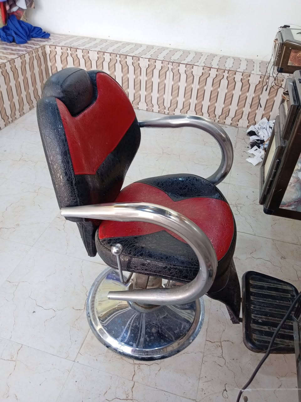 غراض محل حلاقه كامله للبيع
للتواصل 
***********
