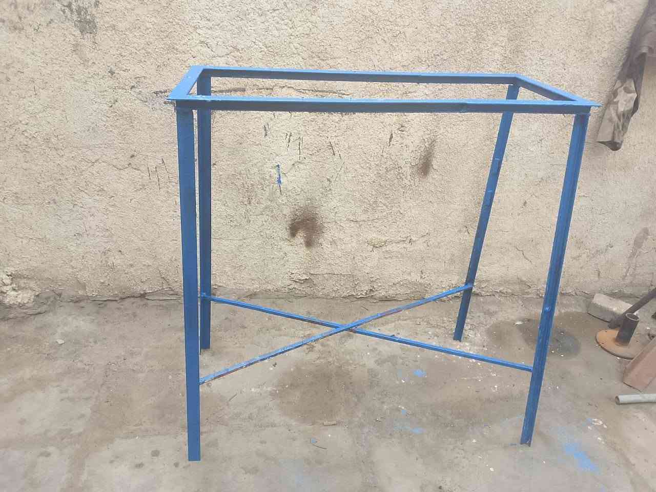 ميز حديد • قوي • خلف الحوم البركه