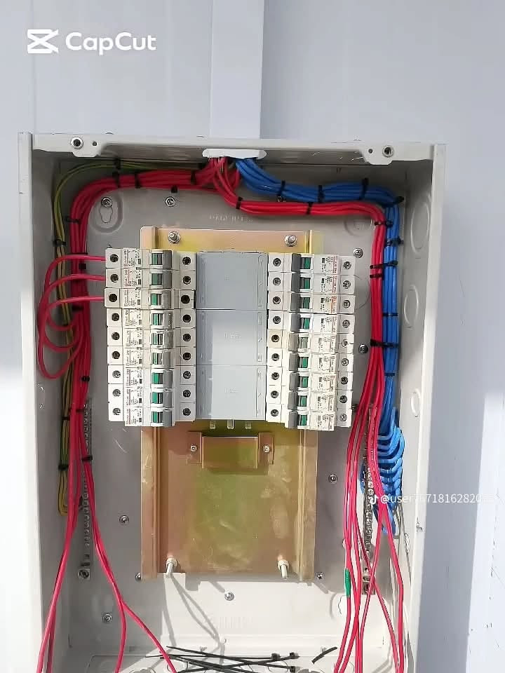 كهربائي متفرغ للعمل شغل درجة اولى اشتغل مجمعات سكنية مقابل بيت داخل المجمع
التواصل ‭***********‬
