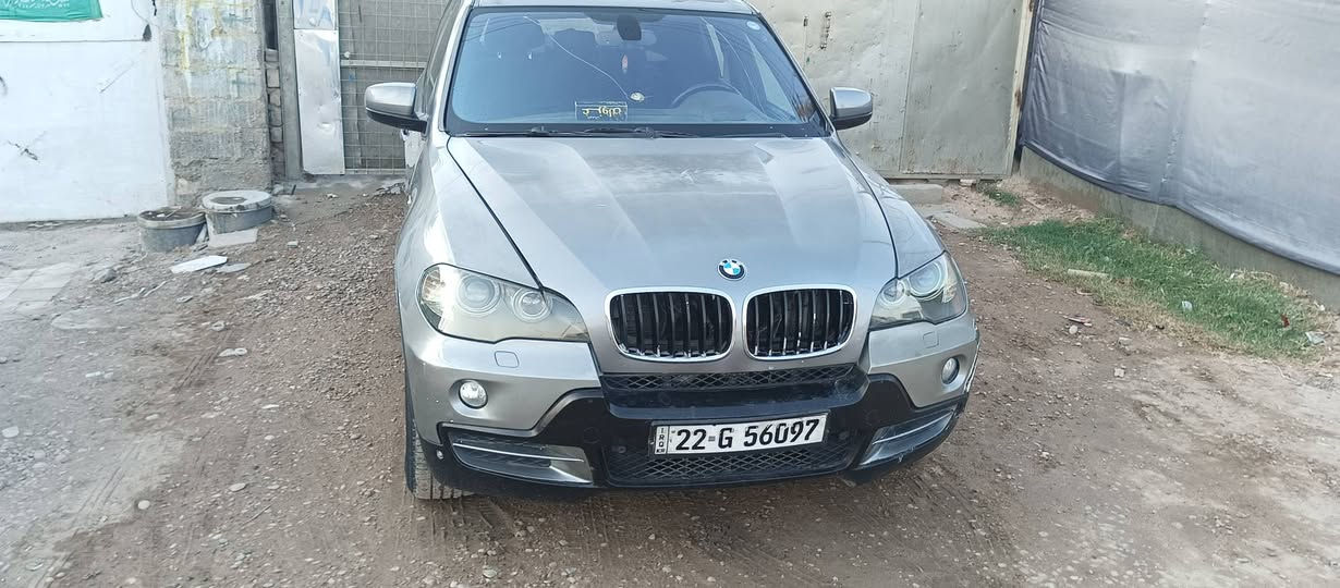السلام عليكم ..بي ام دبليو X5 ..E70 محرك كاز موديل 2010.   7 راكب شماليه وكالة باسمي او تحويل فتحة سقف بصمه داخل اسود و صحراوي جلد  بيه بعض الملاحظات...باتري جديد تبريد شغال سبعه راكب 
بيع 
او 
مراوس حسب القناعه 
بغداد الشعله 
***********
السعر 
105
