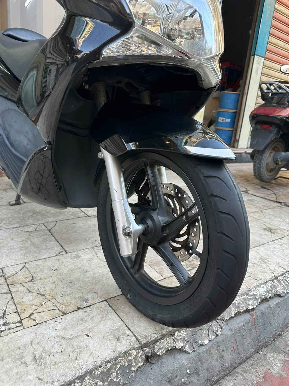 #السلام_عليكم_أخوتي_الغوالي 
#الوجبه_الجديدة
#مال_مزاد_شرط_رمبه 
# هوندا pcx جيل الاول  👍
 #شرط الضمان 💯💯
#بعده بحالة الوكاله فول نظافه مكفول 
#نظافه فول 💯💯👍 
#اللون أسوود ماشيه فقط 9 على ورقه المزاد 

البيع نقد والأقساط 👉
مصرف الرافدين فقط👉
مواظف ومنتسب ومتقاعد و الوريث 👉
استقطاع الاكتروني بدون مقدمه👉

#مكاني كوت المشروع شارع ميكانو 👉
***********☎️
***********☎️
أخوكم سيد محمد
