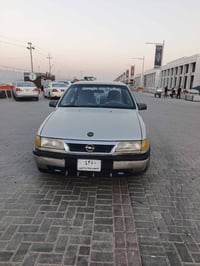 موديل 1990 • مكينة 1.8 • غيار عادي