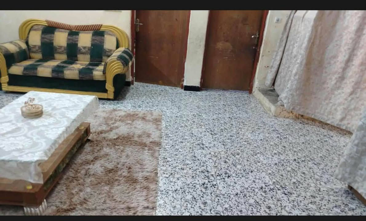 للبيع أو الإيجار 
بيت مساحته 400متر 
الفلوجه منطقة المختار 
أقرب نقطه داله سكلاته الرحمن
4غرف نوم 
الطابق الارضي كامل غرفتين نوم وصاله ومطبخ واستقبال وهول وصحيات كراج 
الطابق الثاني بعد ما كامل 
للايجار 300قفل 
البيع 80 مليون 
***********

