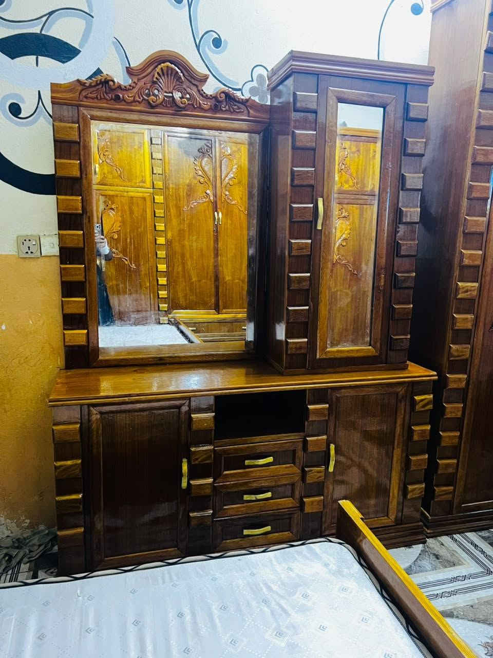 بسم الله الرحمن الرحيم
سلام عليكم
غرفه اخشاب للبيع صاج داخل وخارج غرفه نضيفه لسعر 850 وبيهة مجال
 الرقم ***********
