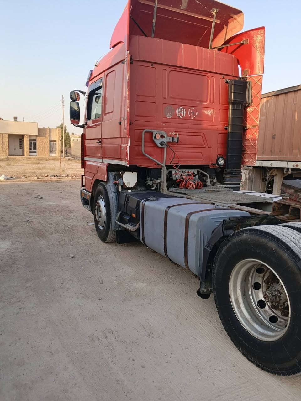 من رخصه مدير الكروب سكانيه 113 موديل 1995حجم 360 مربوطه عربان سنويه الى 2028السياره كفاله عام  العنوان الانبار القائم  رقم التليفون *********** /***********/
