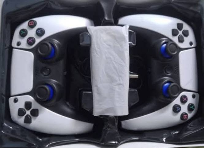 ساعه ULTRA جيل ال 7نضافه 90بل ميه مع وحده تحكم لاسلكيه   بيهه 2000لعبه عطل بسيط متحول علا التلفزيون السعر 20 استفسار ***********

