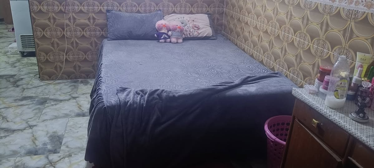 السلام عليكم
للبيع غرفة نوم عراقية تزكام صاج داخل وخارج 

وعندي مجمدة
***********

