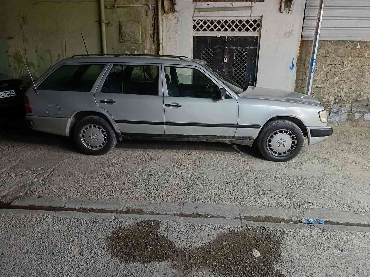 دب موديل 91استيشن السياره بسمي اني السلام وعليكم الشرعي تحويل شرط رقم وهزا جديد محرك كير شرط تبريد شغال تايرات باترري جديد صدر امامي خلفي جديد صبغ جماليه الغرفه تعبانه وشي كدام العين سياره جاهزا من كل شي السعر 44وبيها مجال مكان حي العربي ABSشغال ***********وبي وتساب 
***********0وبي وتساب السعر 44
