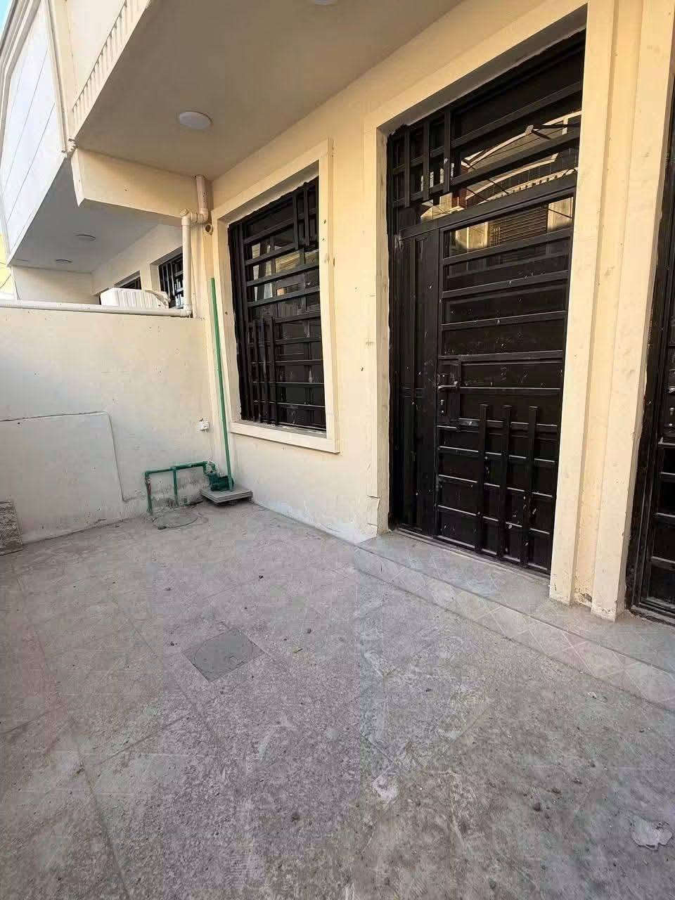جزيره بغداد السياحيه مقابل الباب الثالثه خدمات كامله تبليط ومجاري وكهرباء وماء
دار للبيع المساحه ١١٠ متر ملك صرف سند ٢٥ تحويل مباشر بأسم المشتري

طابقين ٣ غرف نوم بناء طابوك الجمهوري كامل وجاهز تستلم مباشر
للسكن او للاستثمار  
يؤجر الدار ٥٥٠ الف

للاستفسار الاتصال على الرقم ***********
