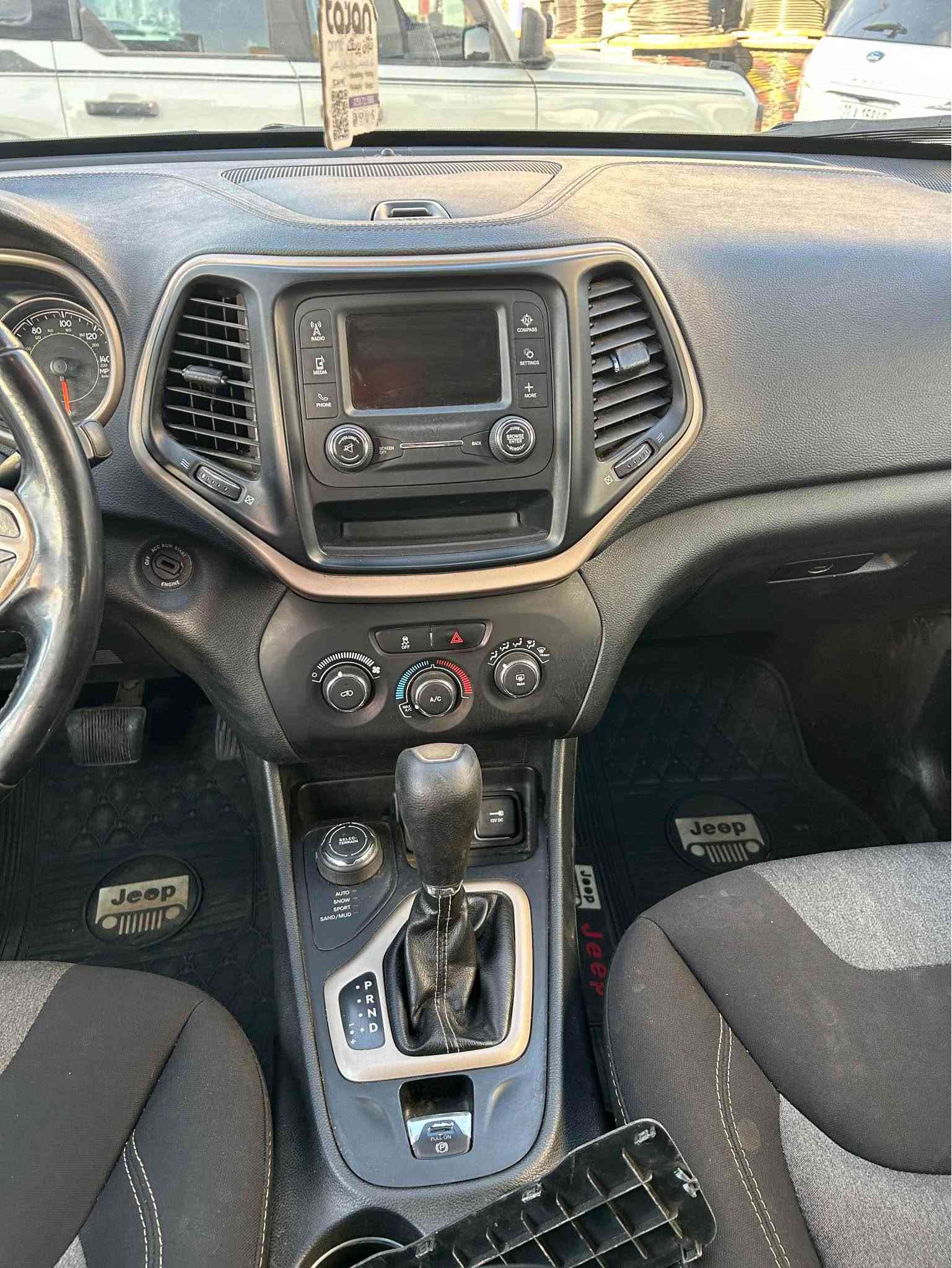 Jeep cheroke 2018
جێب شیرۆكی ٢٠١٨
______
مواصەفات عادی
دەبل اكسل
تەبرید مەركەزی
نیو بەصمە
ویل ڕەش
لایت اوتۆ 
كشن اوتو
٤مۆدی لێخوڕین

دەعمی(چامڵغ و بۆنیت سبوغە و ایڕباگ سوكان و شان تەقیوە
٩٧هەزار مایڵ ڕۆشتووە
 سعری ١١٢$
***********
*********** أربيل, العراق
