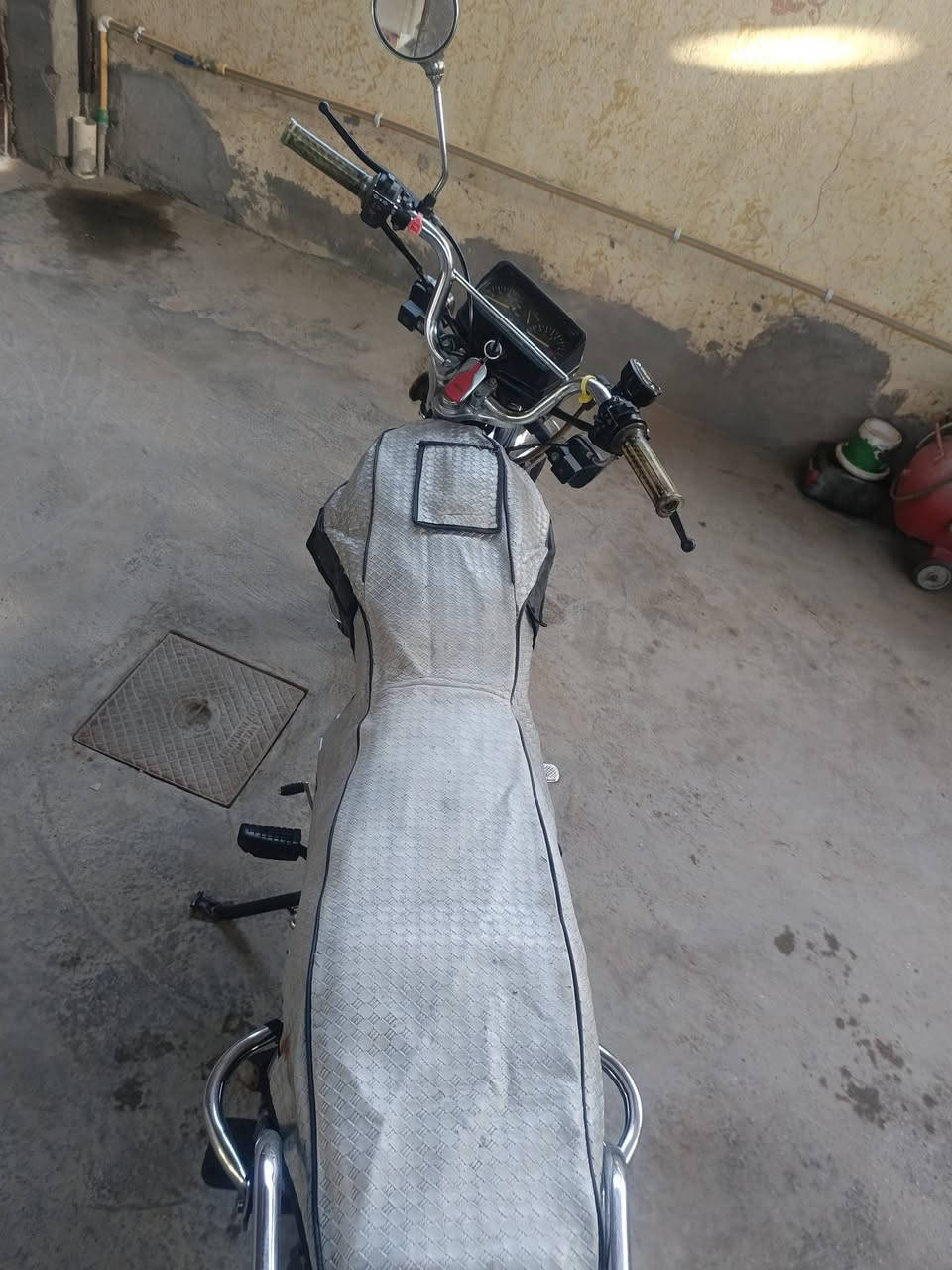 السلام عليكم دراجه سونك للبيع موديل 23 أوراق دراجه مفتوحه مره وحده ولفات دراجه نشطه محرك 150شلعه ومعدل
دراجه نضيفه كهربائيات بس الماصده والهورن شغالات دراجه تشتغل سلف وهندر سعر 450 وبيها مجال قليل 
مكاني حله ورديه خارج للاستفسار رقمي
***********
