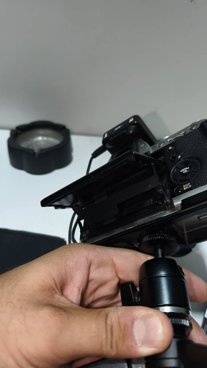 تم تخفيض السعر بيع مستعجل 
فوجي فلم xt3 مع عدسة من فوجي 35 f2 و3 بطاريات وشاحن وكارتون كامل
ما بيها اي مشاكل برغي ما مفتوح بيها الخدوش جراء الاستخدام 
اليعرف فوجي اكيد يعرف مواصفاتها كلش هواي ما حاجة اذكرهن 
السعر ٦٧٥ الف توصيل متوفر ***********
