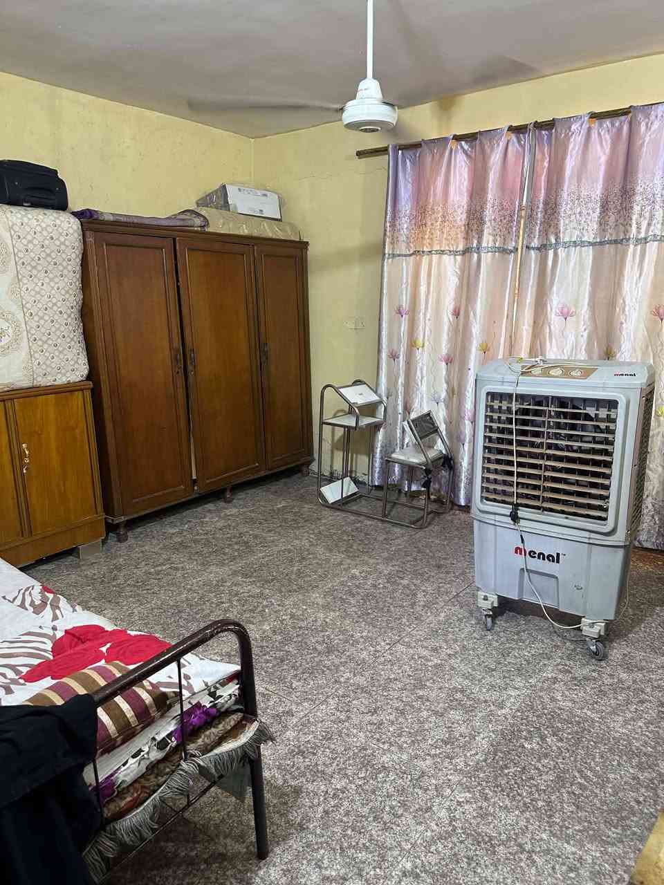 السلام عليكم بيت للبيع في مدينة الصدر قطاع 15 مقابيل قطاع 19 البلوك الاول من شارع الداخل المساحة 80 متر الواجهة 8 م والنزال 10 م البيت ركن   السعر 200 مليون للاستفسار اكثر الاتصال بصاحب الدار على الارقام *********** او ***********
